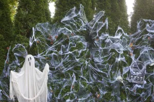 Kicko 12 Pack Stretchable Spider Web with Plastic Spiders - Stretches Over 800 Square Feet